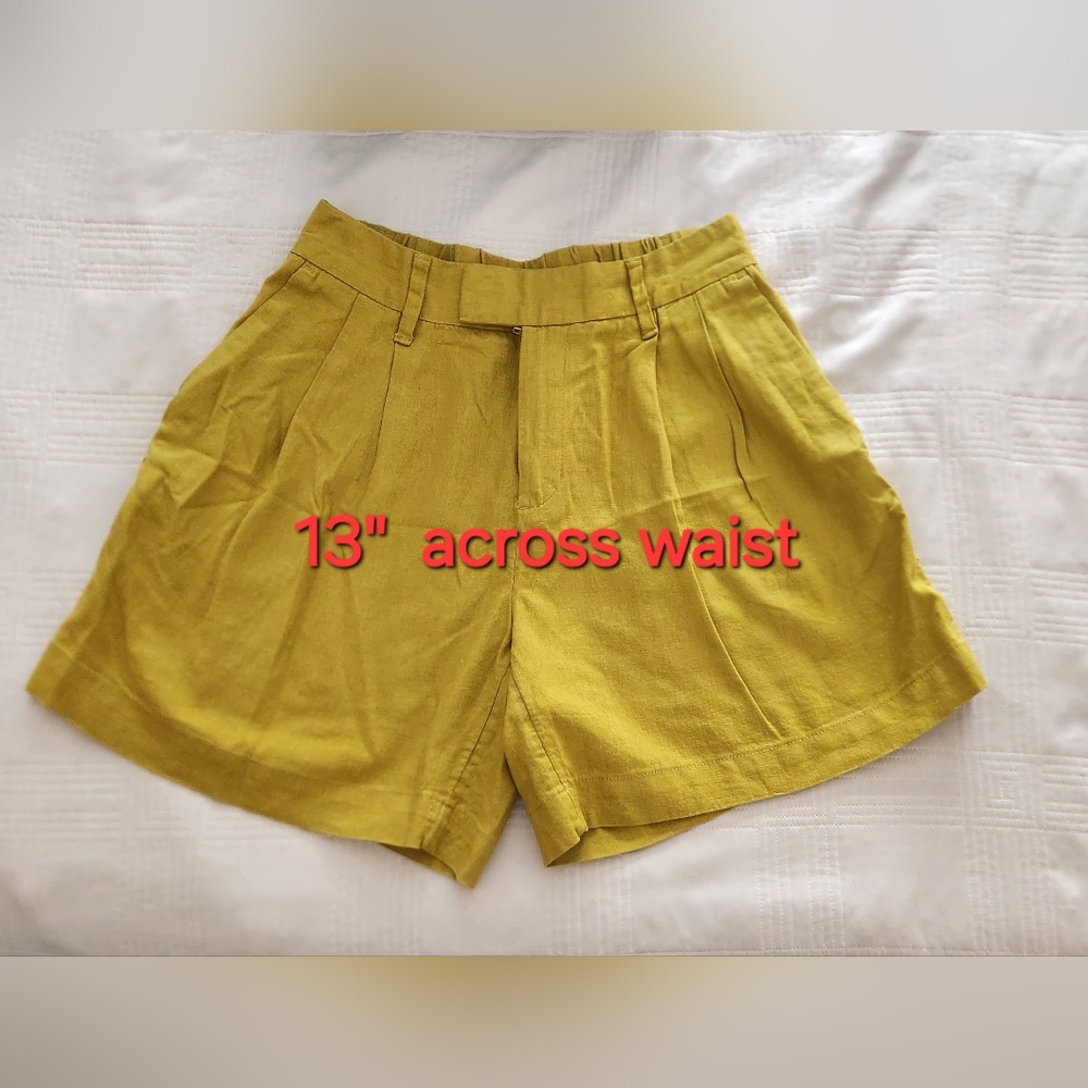 A New Day mustard colored pleated linen shorts